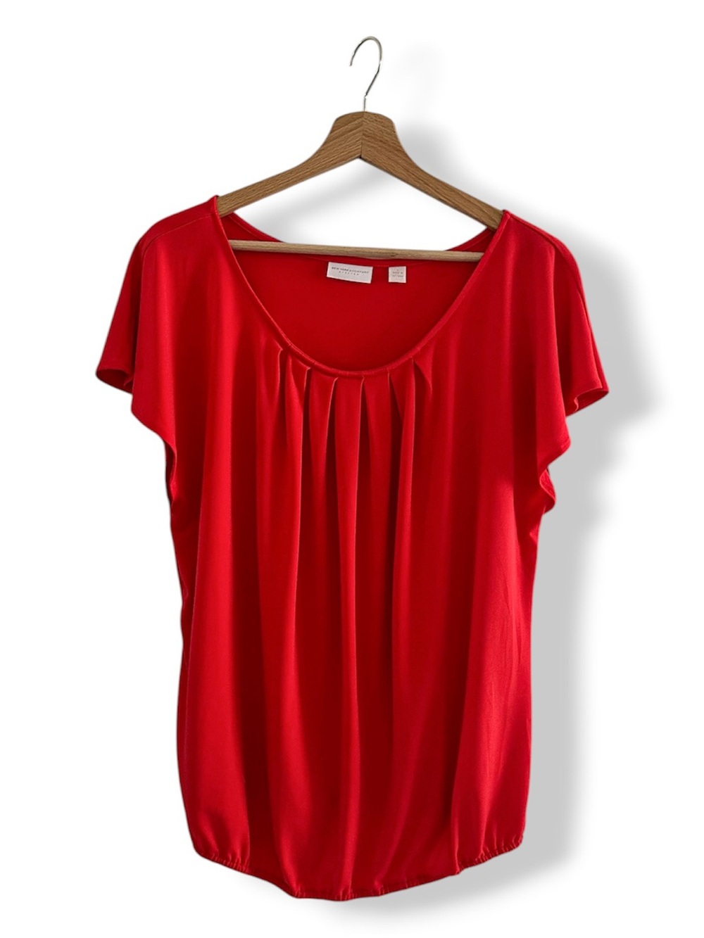 New York & Company Red Pleated Scoop Neck Blouse Large